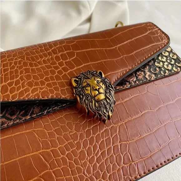 Unbranded Elegant Black Snake-Print Bag w/  Golden Lion Head & Golden Chain-NIP - Picture 11 of 16